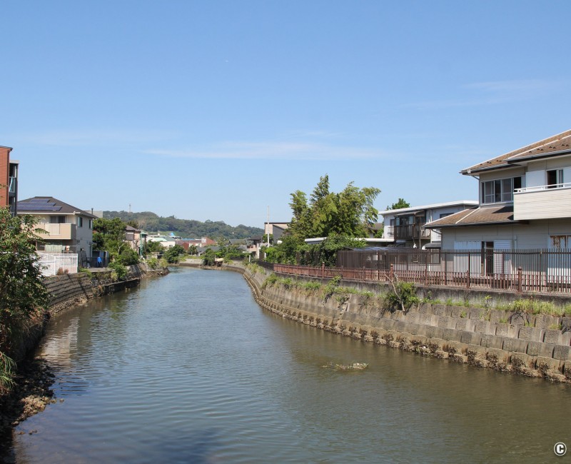 Zushi, quartier résidentiel le long de la riviÚre Tagoe Zushi, quartier résidentiel le long de la riviÚre Tagoe