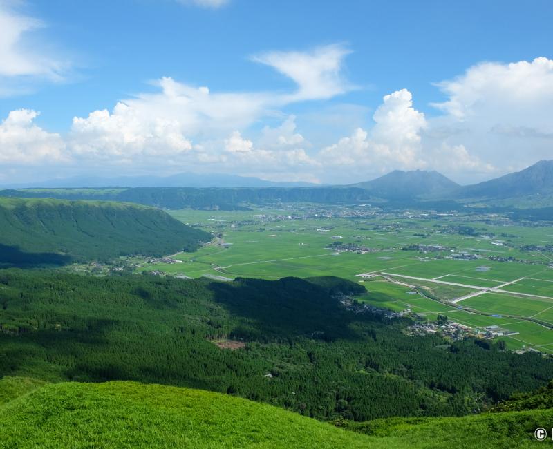 Mont Aso (Kumamoto), vue sur la caldeira depuis l'observatoire Daikanbo