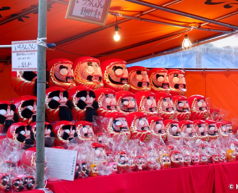 Myoho-ji (Fuji City), vente de poupées Daruma pendant le festival Bishamonten Taisai 2 Myoho-ji (Fuji City), vente de poupées Daruma pendant le festival Bishamonten Taisai 3