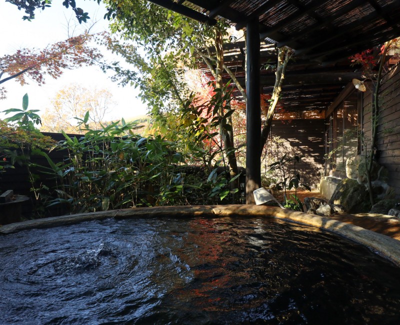 Kurokawa Onsen, bain chaud en extérieur rotenburo du ryokan Iromomiji 彩もみじ 2