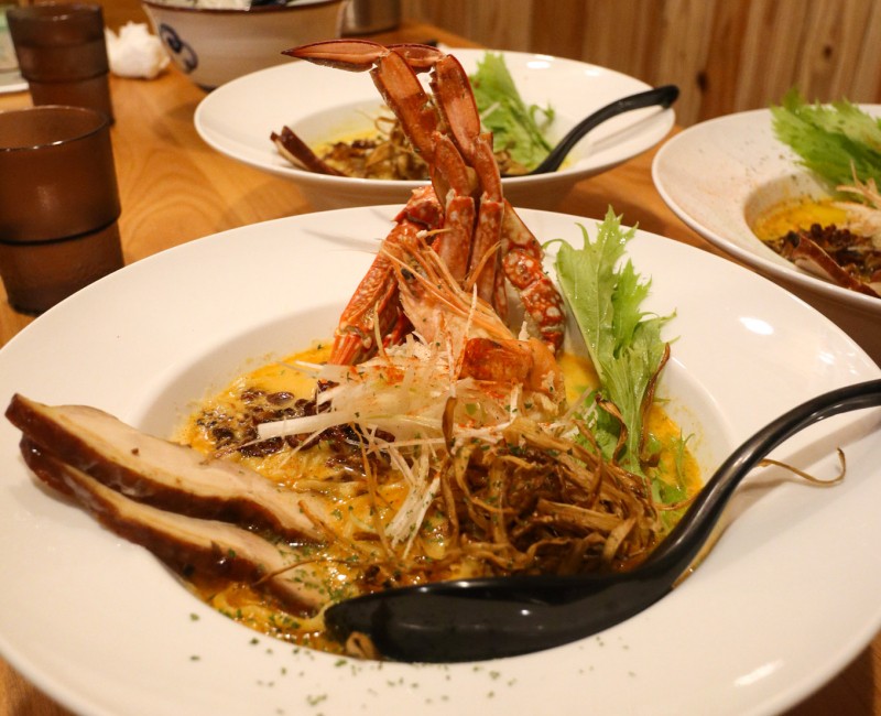 Restaurant Ramen Toride Kenkyujo, bol de nouilles porc et crevettes Restaurant Ramen Toride Kenkyujo, bol de nouilles porc et crevettes