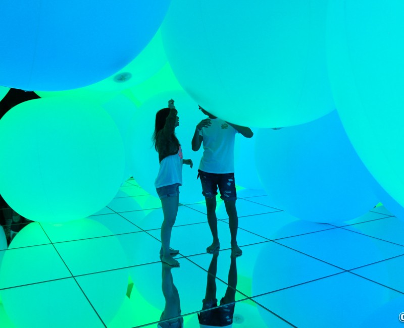 teamLab Planets (Tokyo), Expanding Three-Dimensional Existence in Transforming Space - Flattening 3 Colors and 9 Blurred Colors, Free Floating teamLab Planets (Tokyo), Expanding Three-Dimensional Existence in Transforming Space - Flattening 3 Colors and 9 Blurred Colors, Free Floating