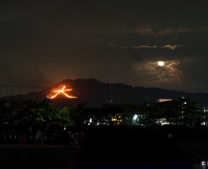 Gozan no Okuribi (Kyoto), caractère Dai sur le Mont Daimonji