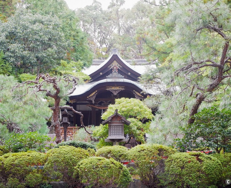 Higashi-Tenno Okazaki-jinja, pavillon principal