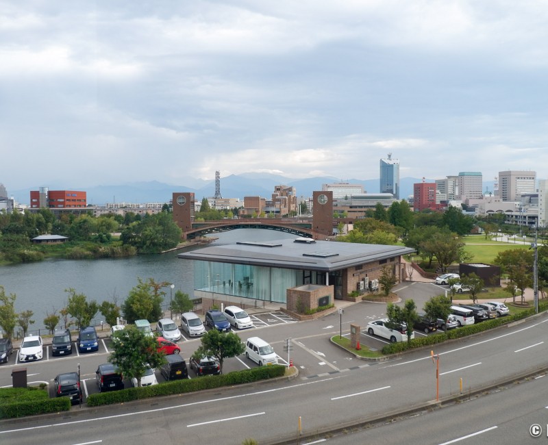 Musée d'Art et de Design de la préfecture de Toyama, vue sur le canal Kansui