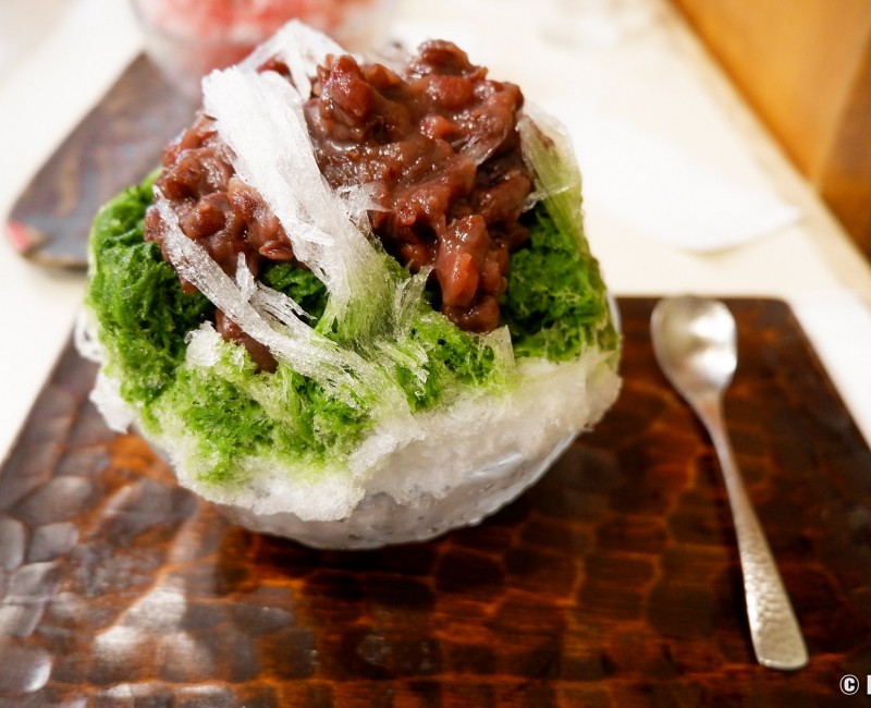Kakigori thé matcha haricot azuki au restaurant Darumaya (だるまや餅菓子店) à Tokyo Kakigori thé matcha haricot azuki au restaurant Darumaya (だるまや餅菓子店) à Tokyo