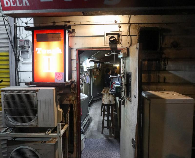 Izakaya Tough (Sasebo), entrée du bar Izakaya Tough (Sasebo), entrée du bar