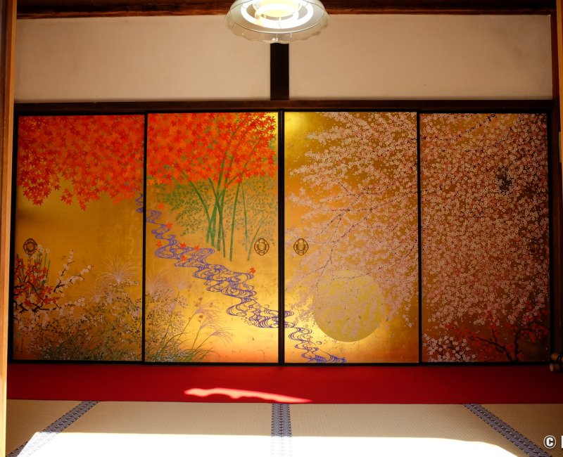 Enko-ji, portes coulissantes fusuma avec les principales floraisons saisonnières au Japon Enko-ji, portes coulissantes fusuma avec les principales floraisons saisonnières au Japon