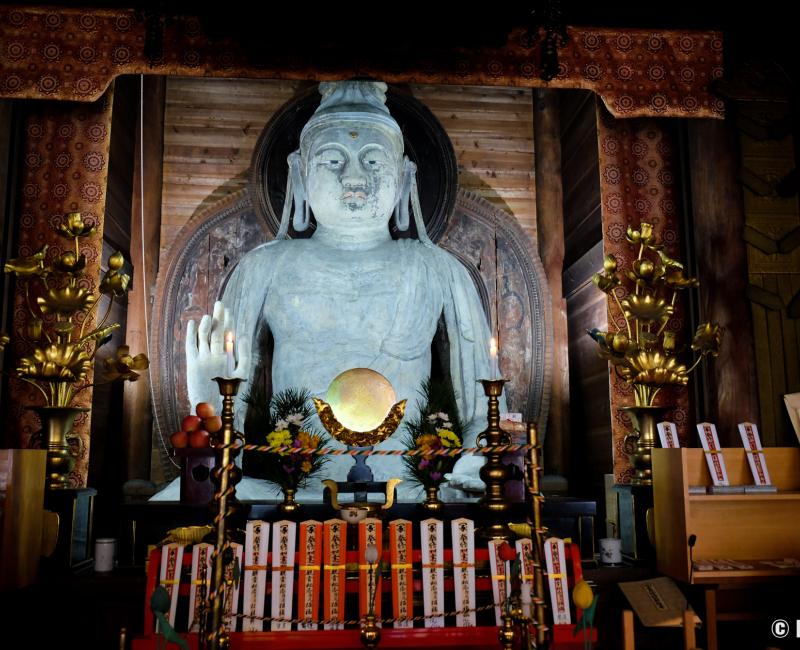 Oka-dera (Asuka), grande statue en terre séchée de Nyoirin Kannon