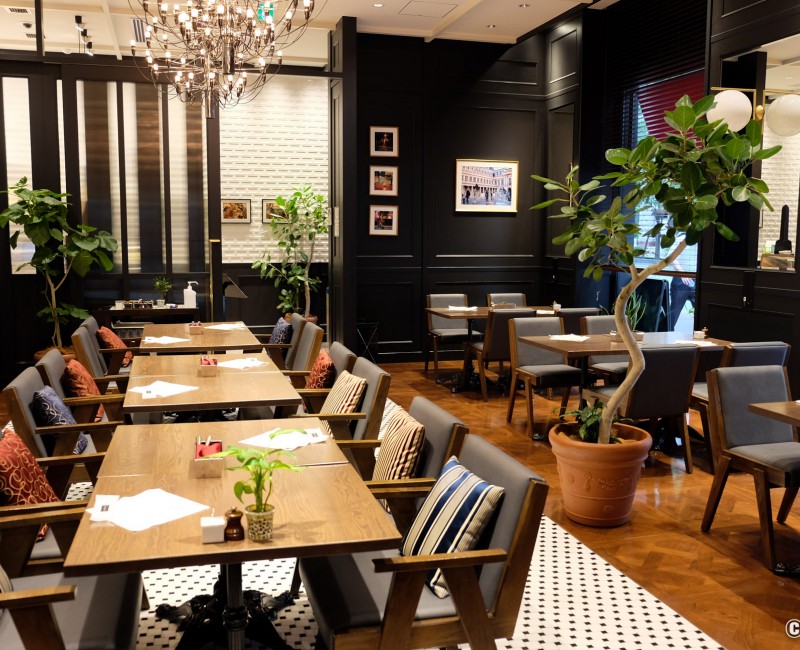 The Royal Park Hotel Kyoto Shijo, salle de la brasserie française Le Bon Vivre  The Royal Park Hotel Kyoto Shijo, salle de la brasserie française Le Bon Vivre