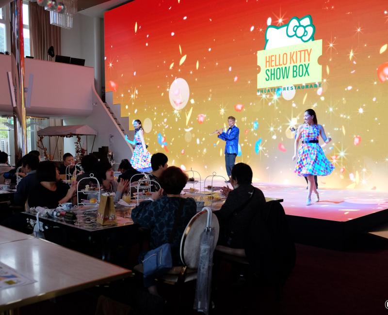 Hello Kitty Show Box (Awaji), spectacle de danse et de musique Hello Kitty Show Box (Awaji), spectacle de danse et de musique
