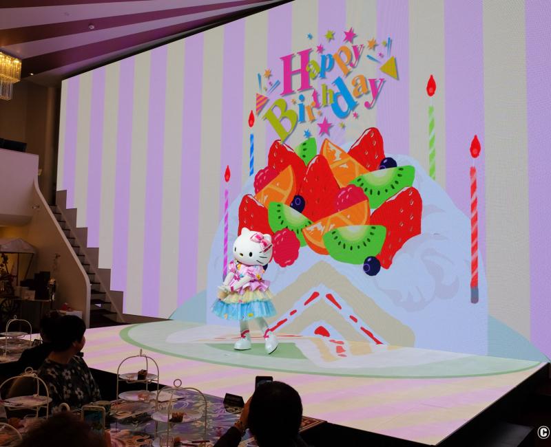 Hello Kitty Show Box (Awaji), Hello Kitty sur scène en personne pour son anniversaire le 1er novembre Hello Kitty Show Box (Awaji), Hello Kitty sur scène en personne pour son anniversaire le 1er novembre