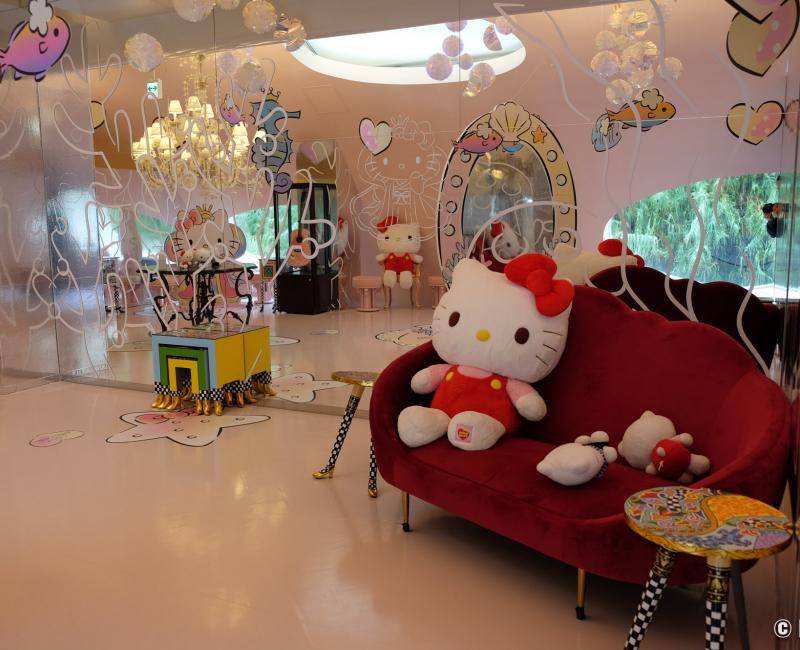 Hello Kitty Smile (Awaji), salon privé de l'exposition digitale Otohime Dragon Palace Hello Kitty Smile (Awaji), salon privé de l'exposition digitale Otohime Dragon Palace