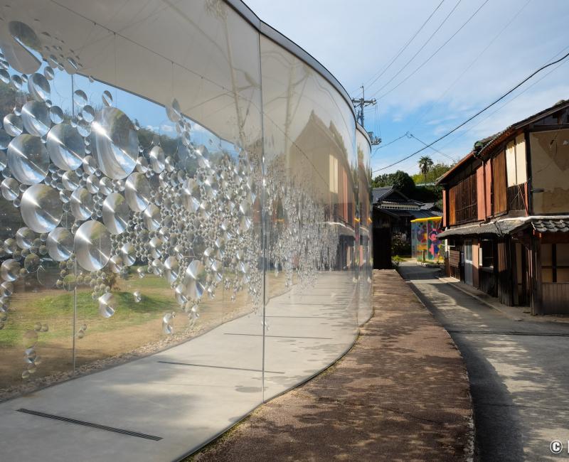 Inujima "Art House Project", maison S-Art House, œuvre "contact lens" de Haruka Kojin