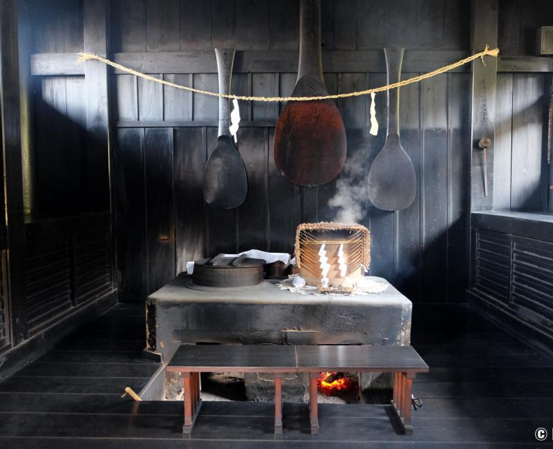 Kibitsu-jinja, marmite sacrée dans le pavillon Okama-den