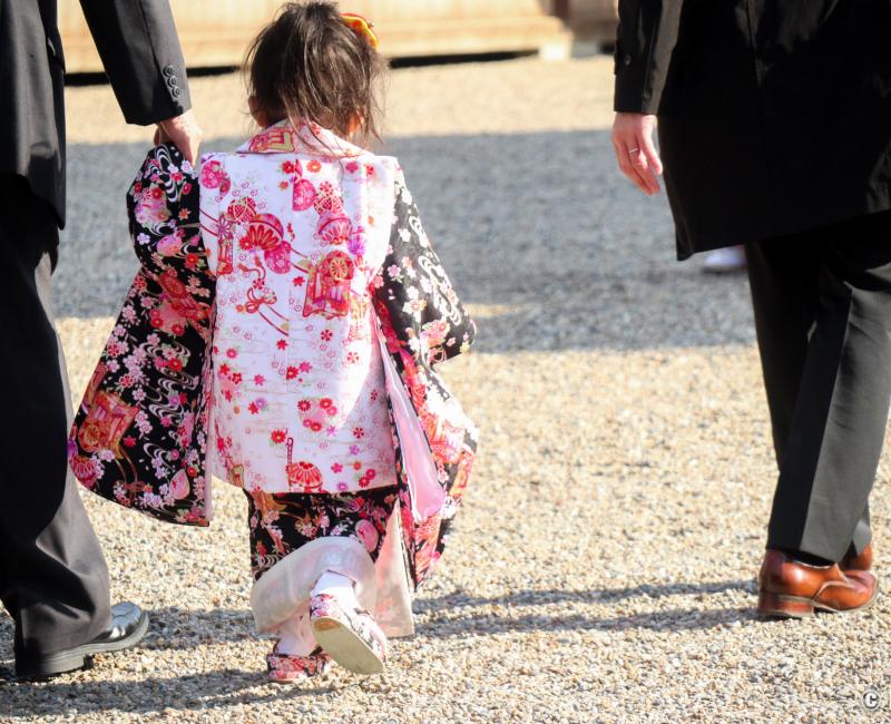 Sumiyoshi Taisha (Osaka), petite fille en kimono pour Shichi-Go-San en novembre