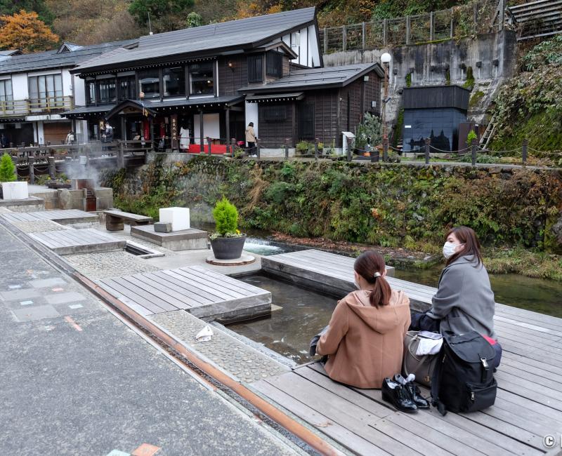 Ginzan Onsen, bain de pieds ashiyu Ginzan Onsen, bain de pieds ashiyu