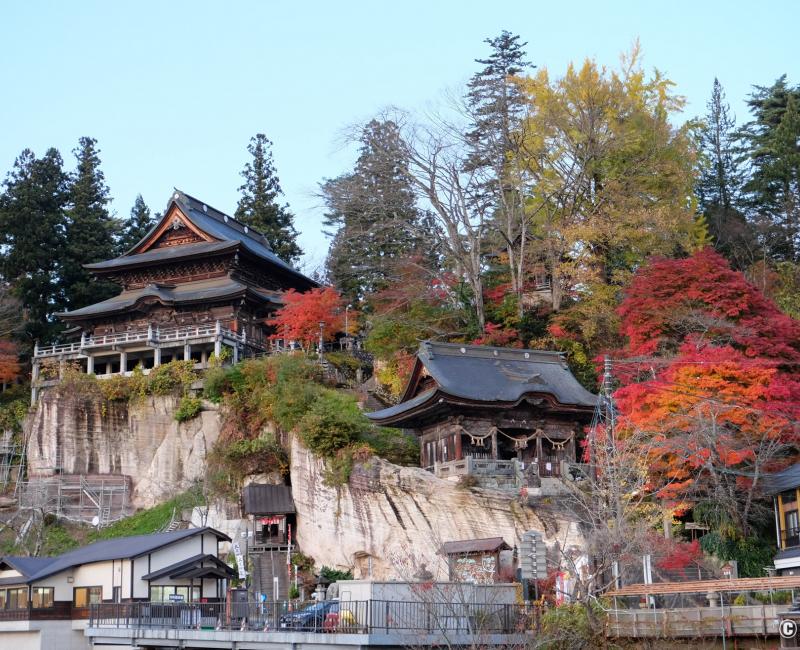Oku Aizu (Yanaizu), vue sur le temple Enzo-ji depuis le bourg Oku Aizu (Yanaizu), vue sur le temple Enzo-ji depuis le bourg