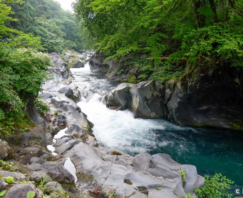 Abysse de Kanmangafuchi (Nikko), gorge Kanman et cours de la rivière Daiya Abysse de Kanmangafuchi (Nikko), gorge Kanman et cours de la rivière Daiya
