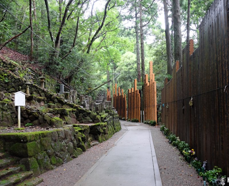 Kongosho-ji (Mont Asama, Ise), Okunoin et son cimetière Kongosho-ji (Mont Asama, Ise), Okunoin et son cimetière