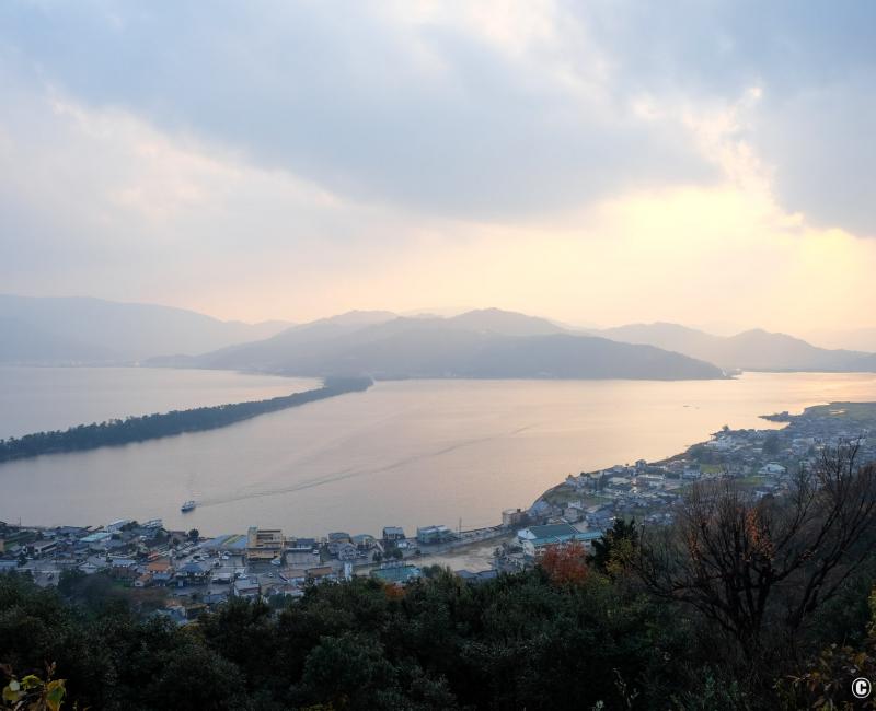 Kyoto côté mer du Japon, vue sur Amanohashidate au soleil couchant Kyoto côté mer du Japon, vue sur Amanohashidate au soleil couchant