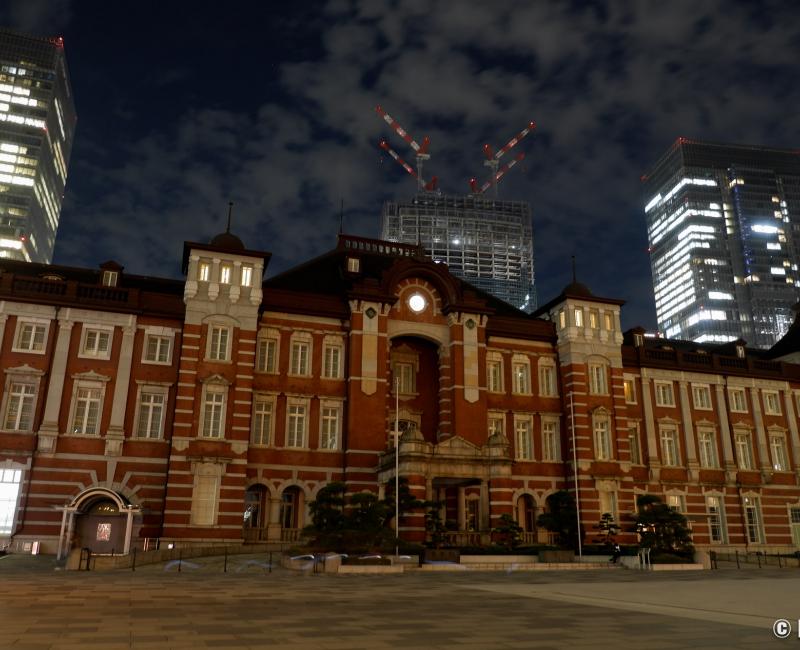 Tokyo dans le noir sous état d'urgence, Marunouchi gare de Tokyo