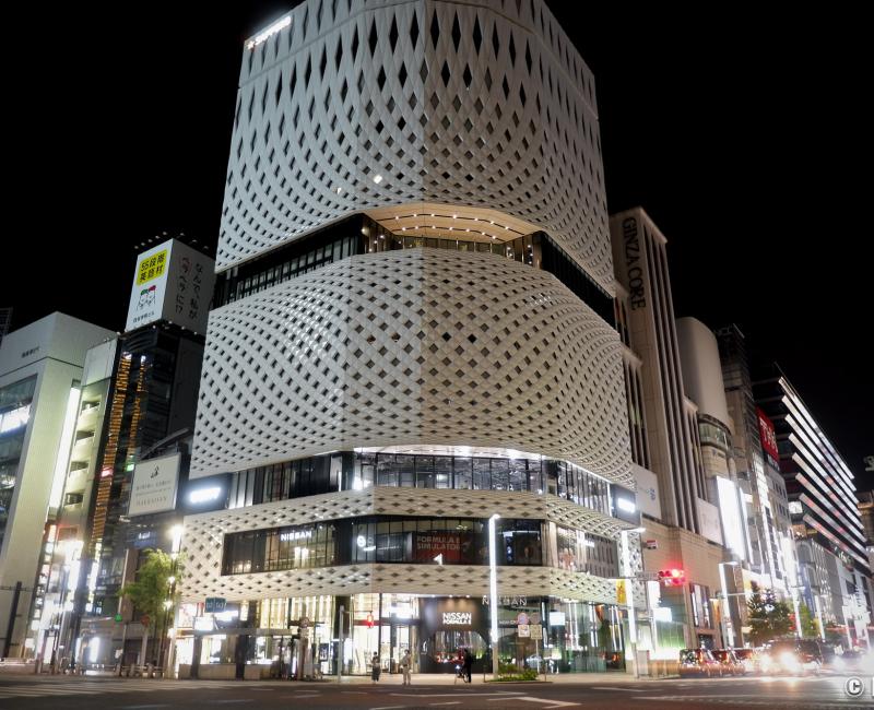 Tokyo dans le noir sous état d'urgence, carrefour de Ginza