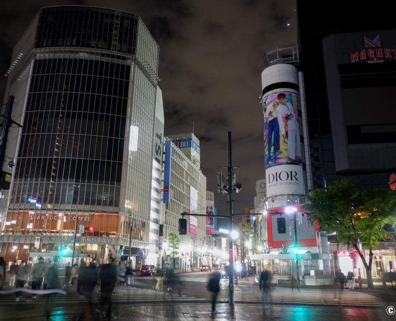 Tokyo dans le noir sous état d'urgence, carrefour de Shibuya 2