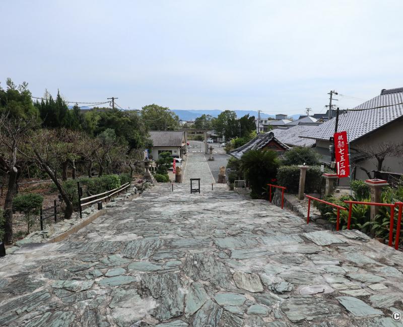 Wakaura Tenmangu (Wakayama), ascension de l'escalier en pierre du sanctuaire Wakaura Tenmangu (Wakayama), ascension de l'escalier en pierre du sanctuaire