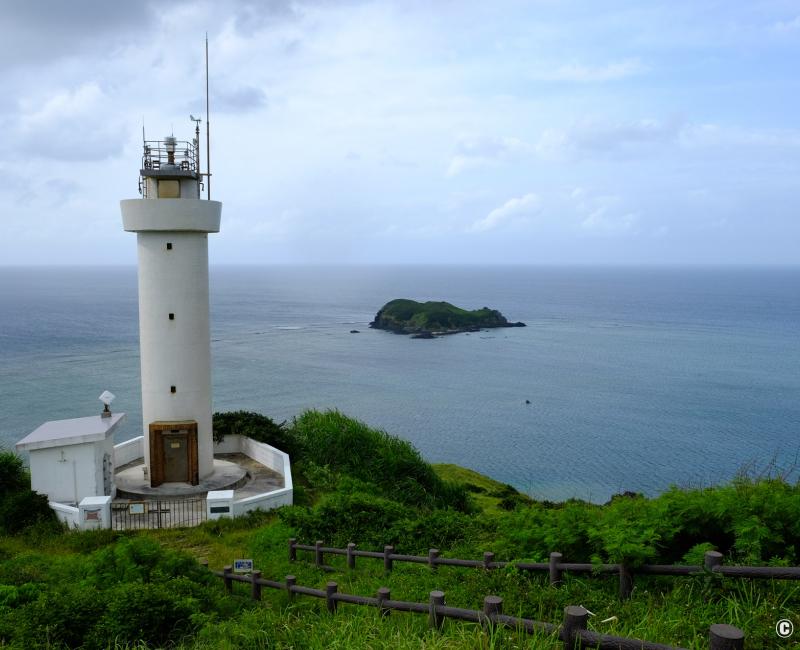Hirakubo (Ishigaki), phare Hirakubozaki à la pointe nord de l'île  Hirakubo (Ishigaki), phare Hirakubozaki à la pointe nord de l'île