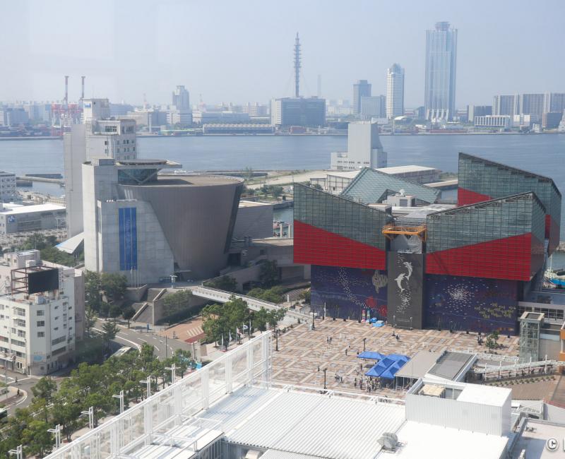 Tempozan (Osaka), vue sur Kaiyukan et Osaka Culturarium depuis la Grande roue Tempozan (Osaka), vue sur Kaiyukan et Osaka Culturarium depuis la Grande roue