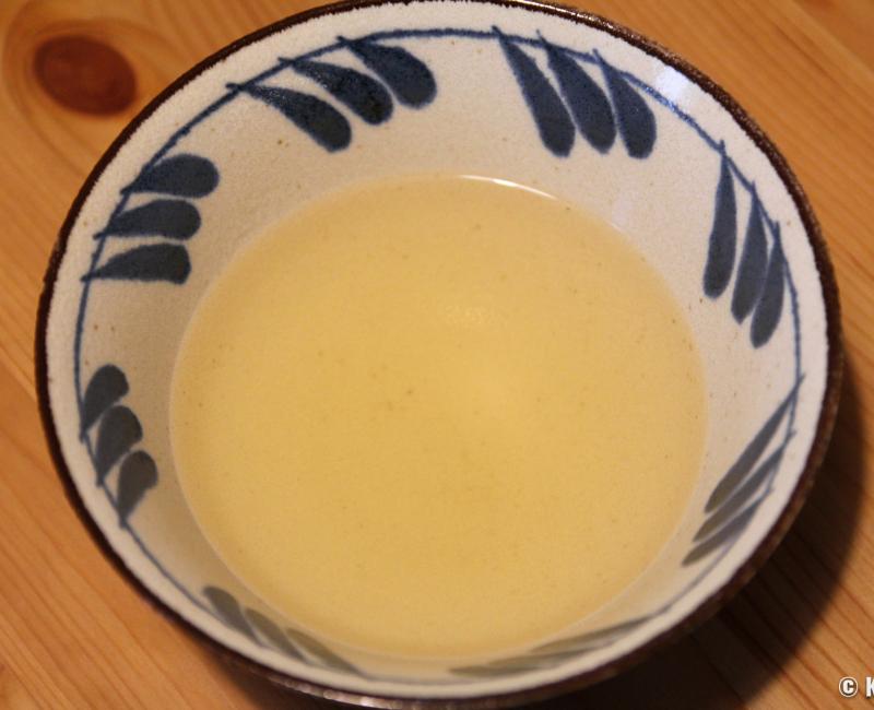 Bouillon Dashi dans un bol