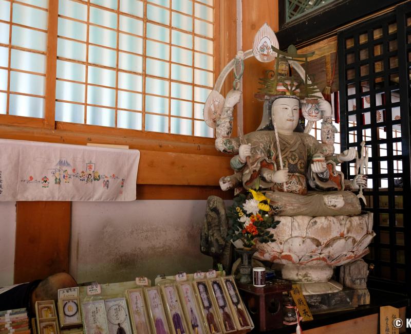Chikubushima (lac Biwa, Shiga), statue de Benzaiten avec plusieurs bras