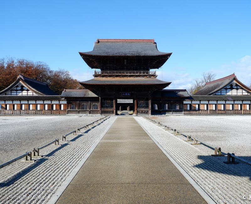 Zuiryu-ji (Takaoka), porte Sanmon du temple et jardin sec