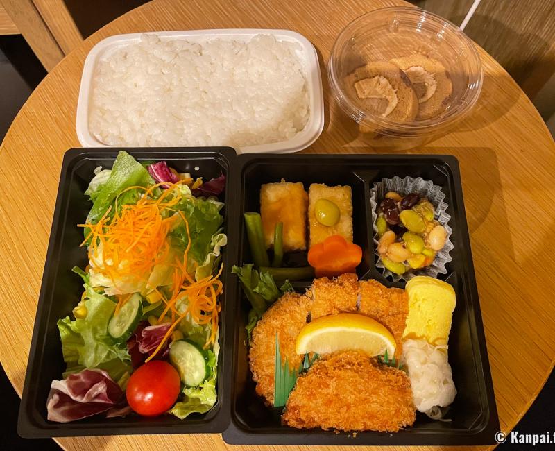 Quarantaine au Japon en période de Coronavirus, plateau-repas froid de type bento Quarantaine au Japon en période de Coronavirus, plateau-repas froid de type bento