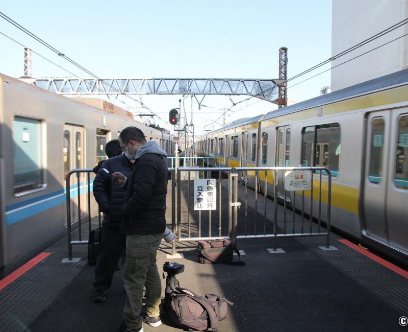 Gare d'Asagaya (Tokyo), Tori-tetsu en train de prendre des photos de trains