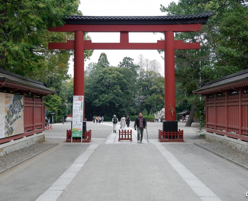 Hikawa-jinja (Saitama), porte San no Torii à l'entrée du sanctuaire Hikawa-jinja (Saitama), porte San no Torii à l'entrée du sanctuaire