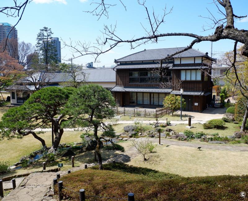 Jardin de Shin-Edogawa (Tokyo), ancienne propriété des daimyos Hosokawa de Kyushu et bâtisse Shoseikaku