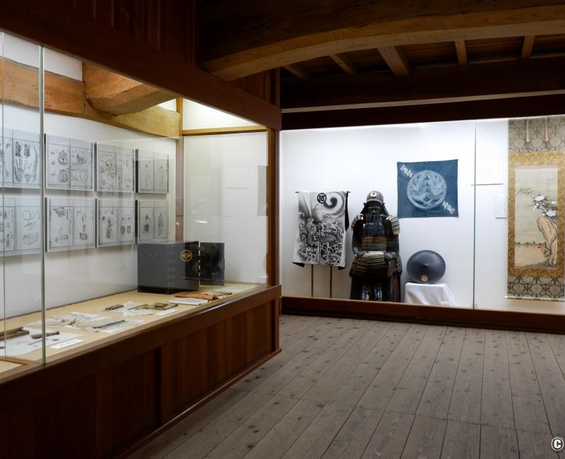 Kakunodate (Akita), exposition au sein de la maison de samouraï Ishiguro Kakunodate (Akita), exposition au sein de la maison de samouraï Ishiguro