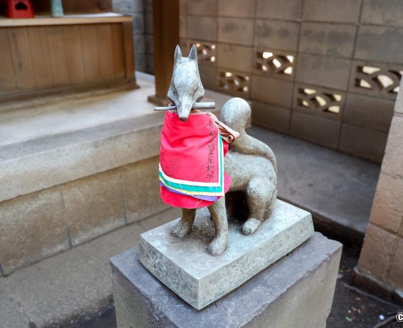 Oji (Tokyo), statue de renard Kitsune au sanctuaire Oji Inari-jinja 
