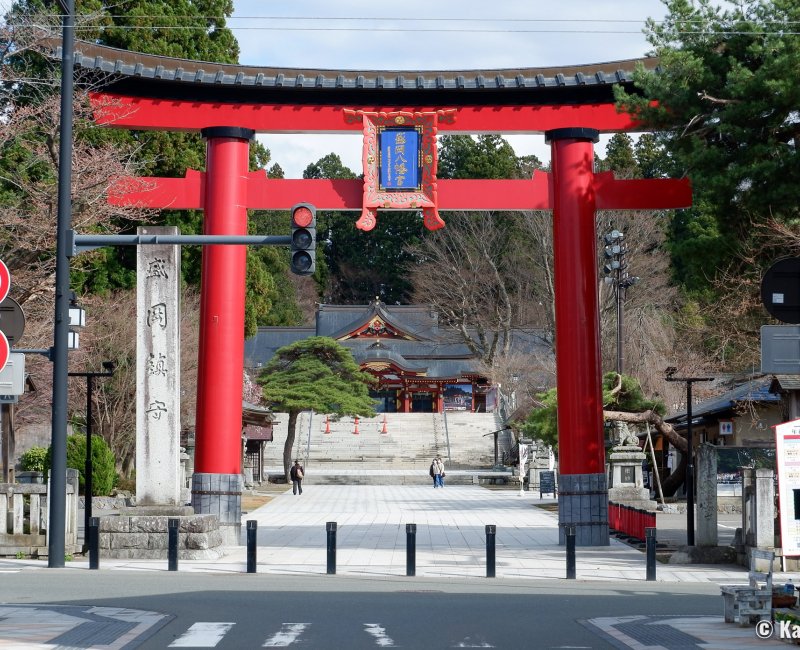 Morioka Hachiman-gu, grande porte Torii à l'entrée du sanctuaire
