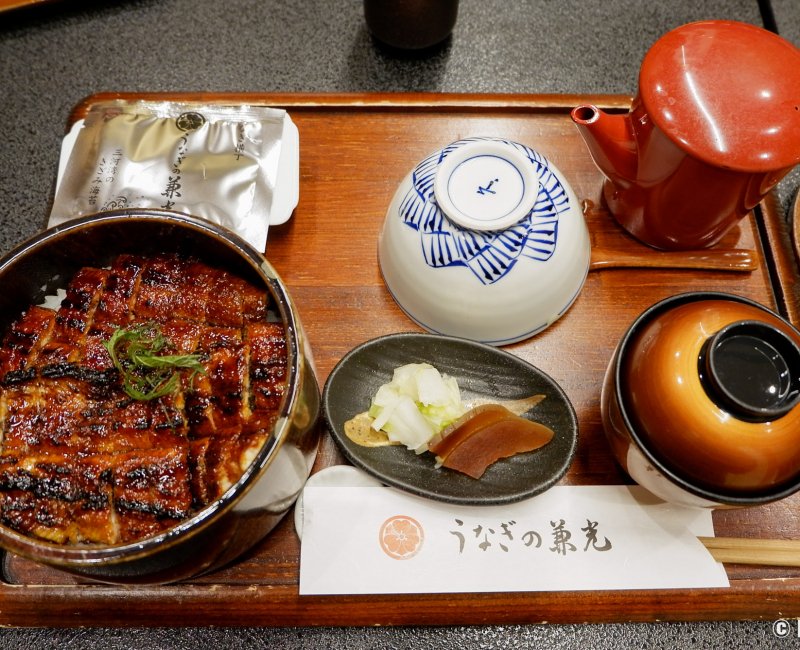 Menu Donburi Unadon (riz et anguille) avec soupe miso Menu Donburi Unadon (riz et anguille) avec soupe miso