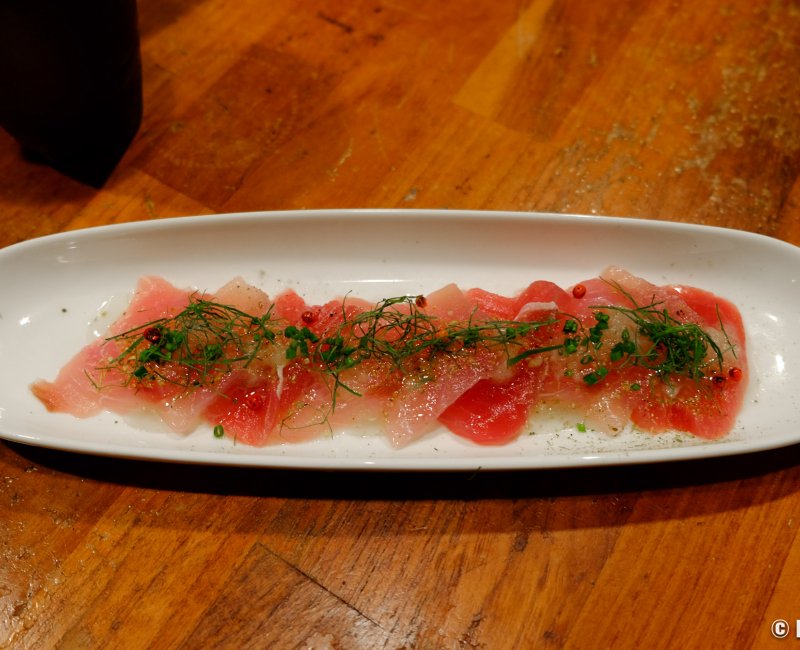 Mori no kenja (Ishigaki), assiette de carpaccio de poisson côtier Mori no kenja (Ishigaki), assiette de carpaccio de poisson côtier