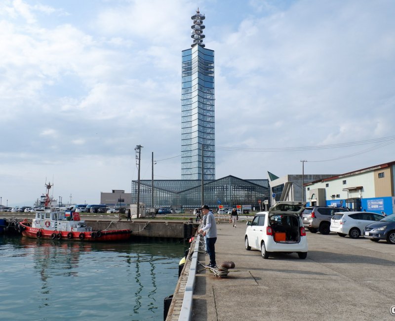 Akita, gare routière Michi no Eki Akitako et tour Selion Akita, gare routière Michi no Eki Akitako et tour Selion