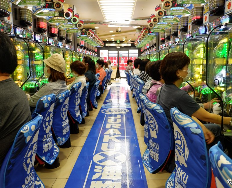 Salle du Pachinko Juraku au nord de Tokyo Salle du Pachinko Juraku au nord de Tokyo