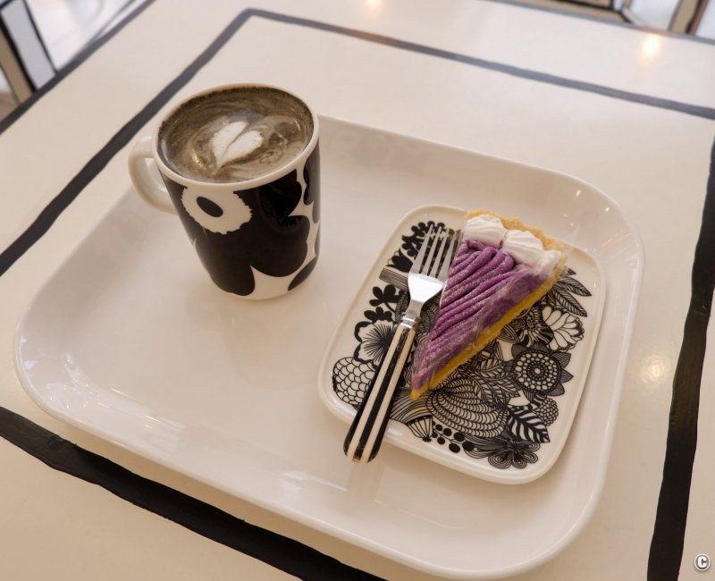 2D Cafe (Tokyo), plateau avec une boisson et un dessert