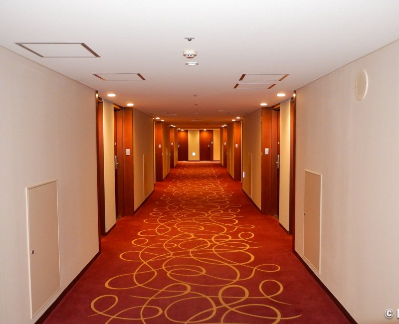 Akita Castle Hotel, couloir à l'étage des chambres de l'hôtel