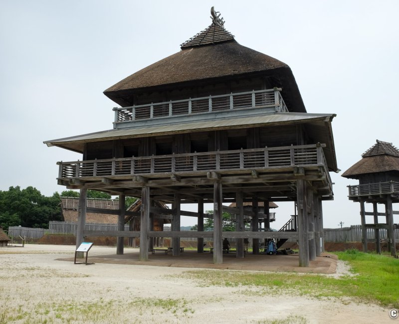 Site de Yoshinogari (Kanzaki, Saga), reconstitution du sanctuaire principal à l'époque Yayoi