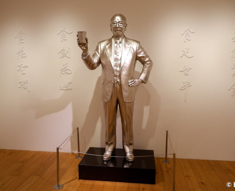 Cup Noodles Museum (Yokohama), statue de Momofuku Ando Cup Noodles Museum (Yokohama), statue de Momofuku Ando