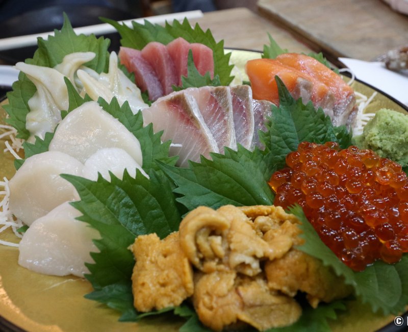 Ebisu Yokocho (Shibuya), assiette de Sashimi de poissons à partager